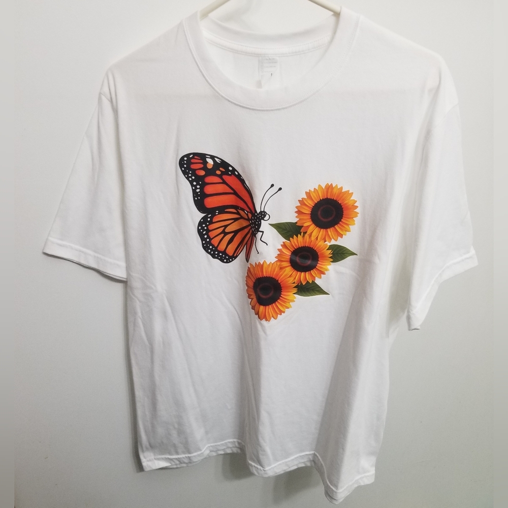 NWOT butterfly sunflower t-shirt
